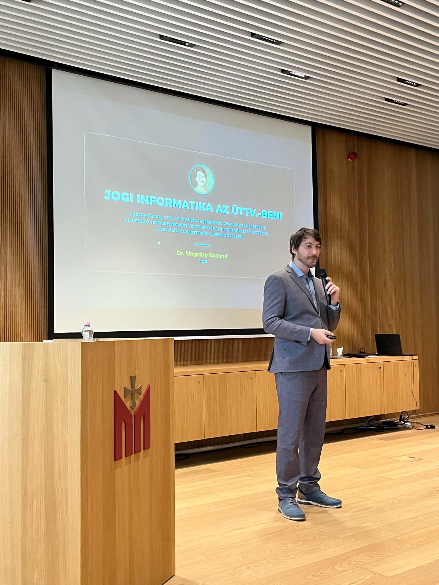 Dr. Ungváry Botond AI és legal tech az ügyvédi törvényben előadássorozatának illusztrációja